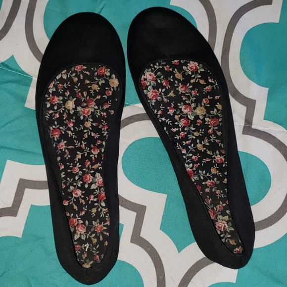 unknown Shoes - WOMENS LIKE NEW BLACK FLATS SIZE 7.5